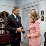 Hallo, Hotel Sacher ... Portier – Walter Reyer (Der Baron), Elfriede Ott (Resi).