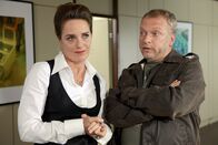 Die Lottosieger – Gundula Rapsch (Meike Triebich), Reinhard Nowak (Rudi Deschek).