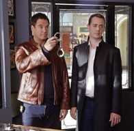 Navy CIS – Untersuchen einen Mord, der auf einen 40 Jahre alten Fall hinweist: Tony (Michael Weatherly, l.) und McGee (Sean Murray, r.) ...