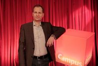 Campus Talks – Der Literatur- und Filmwissenschaftler Keyvan Sarkhosh vom Max-Planck-Institut für empirische Ästhetik in Frankfurt am Main verrät den Zuschauern, warum gerade kluge Menschen gerne schlechte Filme anschauen.