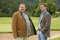 Die Rosenheim-Cops – Die Rosenheim-Cops Korbinian Hofer (Joseph Hannesschläger, l.) und Christian Lind (Tom Mikulla, r.) verfolgen eine brandheiße Spur.