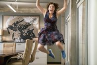 Crazy Ex-Girlfriend – Crazy Ex-Girlfriend Staffel 2 Folge 9 Trubel am Arbeitsplatz: Rachel Bloom als Rebecca Bunch Copyright: SRF/2016 The CW Network, LLC