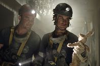 10.5 - Apokalypse – Will (Oliver Hudson) und Brad (Dean Cain,l.).