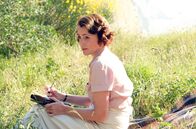 Die Durrells auf Korfu – Louisa (Keeley Hawes) sinniert über ihr Leben.