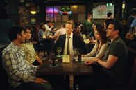 How I Met Your Mother – Sind sich nicht immer einig: Ted (Josh Radnor, l.), Marshall (Jason Segel, r.), Barney (Neil Patrick Harris, M.), Lily (Alyson Hannigan, 2.v.r.) und Robin (Cobie Smulders, 2.v.l.) ...