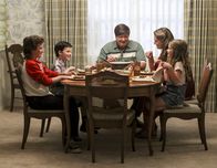 Young Sheldon – L-R: Georgie Cooper (Montana Jordan), Sheldon Cooper (Iain Armitage), George Cooper Sr. (Lance Barber), Mary Cooper (Zoe Perry), Missy Cooper (Raegan Revord)
