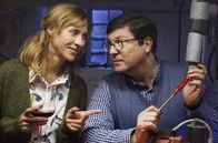 Der Nesthocker – Tina (Carin C. Tietze) findet das handwerkliche Geschick von Armin (Francis Fulton-Smith) sexy.