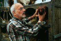 Löwenzahn Classics – Peter Lustig ist der felsenfesten Überzeugung, dass Henne Berta unbedingt Musik hören muss, damit sie nicht mehr so traurig ist und wieder Eier legen kann.