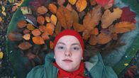 SRF school: Das Waldtagebuch – Im Herbst nehmen die Blätter die gleiche Farbe an wie Cloes Haare.