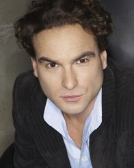 The Big Bang Theory – (2. Staffel) - Führt ein ziemlich seltsames Leben: Dr. Leonard Hofstadter (Johnny Galecki) ...