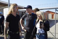 Storage Wars - Geschäfte in Kanada – Rick Coffil(l.), Roy Dirnbeck und Cindy Hayden