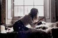 The Awakening – Florence (Rebecca Hall) erlebt unheimliche Dinge in dem Jungeninternat. Spukt hier tatsächlich ein Geist herum?