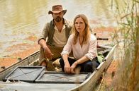 Barfuß durch Australien – Anneke Kim Sarnau (Rolle Svenja) und Aaron Pedersen (Rolle Kalti).