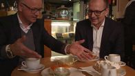 SMS - Schwanke meets Science – moderator Karsten Schwanke und Prof. Dr. Christian Hesse (Professor für Mathematische Statistik an der Universität Stuttgart) beim mathematischen Kaffeeklatsch.