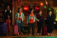 Single Parents – L-R: Rory Banks (Devin Trey Campbell), Sophie Cooper (Marlow Barkley), Graham D'Amato (Tyler Wladis), Amy Fogerty (Ella Allan) and Emma Fogerty (Mia Allan)