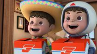 Super Wings – Endlich halten die Zwillinge Tomas und Manuel ihre Pakete in der Hand.