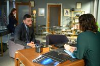 FBI: Special Crime Unit – Special Agent Omar Adom 'OA' Zid (Zeeko Zaki, l.); Special Agent in Charge Isobel Castille (Alana De La Garza, r.)