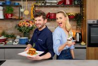 Silvia kocht – Silvia Schneider, Markus Fuchs („Pulled Banana Burger“ und „Bananen Panna Cotta mit süßen Weichseln“).