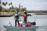 Gordon Ramsay: Kulinarische Abenteuer – Puerto Rico - Anthony (R) and Gordon Ramsay (L) fish off the coast of Puerto Rico. (Credit: National Geographic/Joelly Rodríguez)