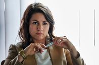 Der König von Köln – Blickt sie durch? Staatsanwältin Alina Behrens (Eva Meckbach).