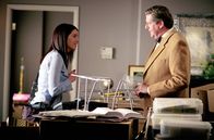 Gilmore Girls – Lauren Graham (Lorelai Gilmore), Edward Herrmann (Richard Gilmore).