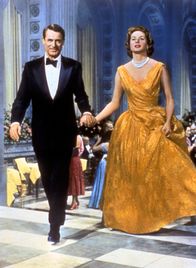 Indiskret – Bühnenstar Anna Kalman (Ingrid Bergman) ist reich, unabhängig, berühmt und ohne Mann, als sie den Diplomaten Philip Adams (Cary Grant) kennenlernt.