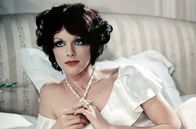 Stavisky – Arlette (Anny Duperey) ist Staviskys glamouröse Ehefrau.