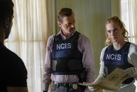 Navy CIS – Timothy McGee (Sean Murray, l.); Ellie Bishop (Emily Wickersham, r.)