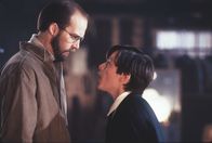 Friedhof der Kuscheltiere II – Chase Matthews (Anthony Edwards, l.) und sein Sohn Jeff Matthews (Edward Furlong, r.) erleben eine schwierige Zeit. Der Tod von Jeffs Mutter belastet die beiden sehr.
