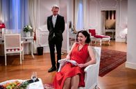 Sturm der Liebe – Sophia (Krista Birkner, r., mit Martin Müller, l.) rechnet mit der Trennung von Henry und Maxi und sieht das als Krönung ihrer Intrige.