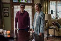 Hereditary - Das Vermächtnis – Steve (Gabriel Byrne, l.); Annie (Toni Collette, r.)