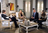 Rote Rosen – ARD ROTE ROSEN FOLGE 1211 Uhr im ERSTEN. Fürsorglich erklärt Roman (Johannes Terne, 2.v.r.) seinen Kindern Lars (Peter Foyse, l.), Bente (Nela Schmitz, 2.v.l.) und Fenja (Carola Schnell, r.), wie er sich die Zukunft für sie vorstellt.