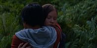 Silverpoint – Glen (Krish Misra) verabschiedet sich von Meg (Katy Byrne), die abreisen will. Meg lässt sich von ihren Eltern abholen, wissend, dass sie zu viert sein müssen, um das "Ding zu aktivieren. Sie will ihre Freunde schützen.