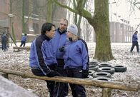 Tatort – Während des verordneten Sporttrainings bespricht Inga Lürsen (Sabine Postel) mit ihren Kollegen Stedefreund (Oliver Mommsen, li.) und Karlsen (Wiinfried Hammelmann) den neuesten Fall.