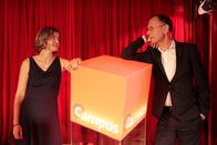 Campus Talks – Diesmal verrät uns der Konfliktforscher und Communicator-Preisträger Andreas Zick (Universität Bielefeld) die Hintergründe von Hass und Ausgrenzungstendenzen in Deutschland. Die Biologin Juliane Bräuer (Max-Planck-Institut für Menschheitsgeschichte, Jena) hat herausgefunden, dass Tiere klüger sind, als wir denken.