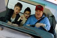 Modern Family – L-R: Haley Dunphy (Sarah Hyland), Alex Dunphy (Ariel Winter), Cameron Tucker (Eric Stonestreet)