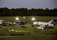 Flight – Geschafft: Whip ist es gelungen, auf einem Feld notzulanden. Fast alle Passagiere sind gerettet
