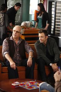 Community – Familientag am Greendale Community College: Pierce (Chevy Chase, l.) versucht die Beziehung zu seiner Stieftochter zu verbessern und bittet deshalb Jeff (Joel McHale, r.) um Hilfe. Doch ist das eine gute Idee?; Familientag am Greendale Community College: Pierce (Chevy Chase, l.) versucht die Beziehung zu seiner Stieftochter zu verbessern und bittet deshalb Jeff (Joel McHale, r.) um Hilfe. Doch ist das eine gute Idee?