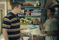 Malcolm mittendrin – Reese (Justin Berfield, r.) bekommt gleich gewaltigen Ärger mit einem Jungen (Jonny Acker, l.) von der High School, aber er weiß auch wieso ...