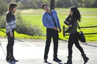 Scorpion – Den manchmal doch etwas gewöhnungsbedürftigen Gedankengängen von Walter (Elyes Gabel, M.) und Happy (Jadyn Wong, r.) kann Paige (Katharine McPhee, l.) nicht immer folgen ...
