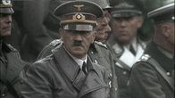 Apokalypse Zweiter Weltkrieg – SCREEN GRAB: Hitler und seine Generäle bei der Siegesparade der Wehrmacht in Warschau, Polen, im September 1939. (Credit: CC & C)