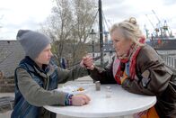 Die Pfefferkörner – Max (Bruno Alexander) und Oma Leni (Doris Kunstmann) halten zusammen.Â