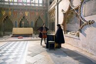 Wolf Hall – Thomas Cromwell (Mark Rylance, re.) bittet König Henry VIII. (Damian Lewis, li.), seinen Sohn Gregory beim bevorstehenden Turnier zu verschonen.