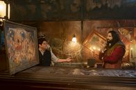What We Do in the Shadows – Guillermo (Harvey Guillén, l.); Nandor (Kayvan Novak, r.)