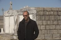 The Mechanic – Als Auftragskiller ist Arthur Bishop (Jason Statham) höchst erfolgreich: Kühl, präzise und knallhart erledigt er seine Jobs - und immer allein. Doch dann muss er seinen Mentor und Freund töten ...