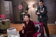 Brooklyn Nine-Nine – Jake Peralta (Andy Samberg, l.); Charles Boyle (Joe Lo Truglio, r.)