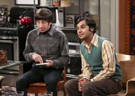 The Big Bang Theory – Kann Howard (Simon Helberg, l.) Rajs (Kunal Nayyar, r.) außergewöhnliches Desaster-Date mit seinen zahlreichen Ex-Freundinnen noch retten?; Kann Howard (Simon Helberg, l.) Rajs (Kunal Nayyar, r.) außergewöhnliches Desaster-Date mit seinen zahlreichen Ex-Freundinnen noch retten?