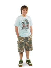 Two and a Half Men – (7. Staffel) - Hat es mit seinem Vater Alan und seinem Onkel Charlie nicht immer leicht: Jake (August T. Jones) ...