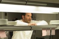 Im Rausch der Sterne – Er lebt seit mehr als zwei Jahren abstinent, ohne Alkohol, Drogen und Frauen. Jetzt will es der Sternekoch Adam Jones (Bradley Cooper) noch mal wissen ...