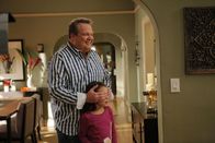 Modern Family – Cameron Tucker (Eric Stonestreet, l.); Lily Tucker-Pritchett (Aubrey Anderson-Emmons, r.)
